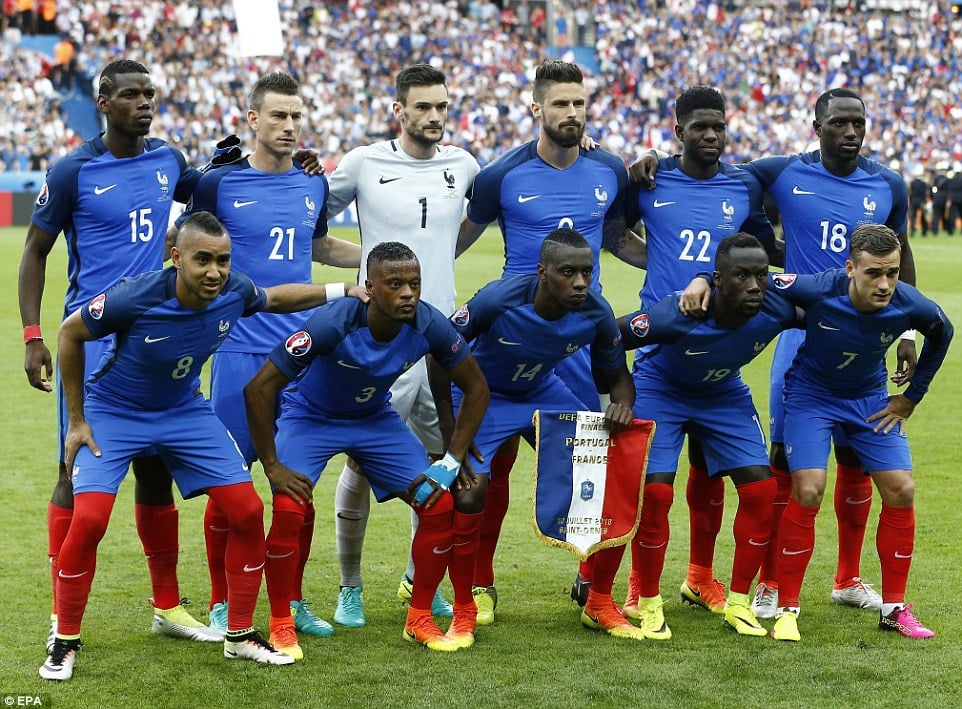 Đội hình ra sân của đội chủ nhà Pháp trong trận Chung kết Euro 2016 với Bồ Đào Nha.